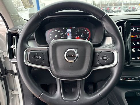 Used 2021 Volvo XC40 T5 Momentum w/ Premium Package image 20