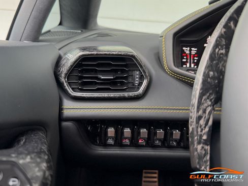 Used 2021 Lamborghini Huracan EVO RWD image 21
