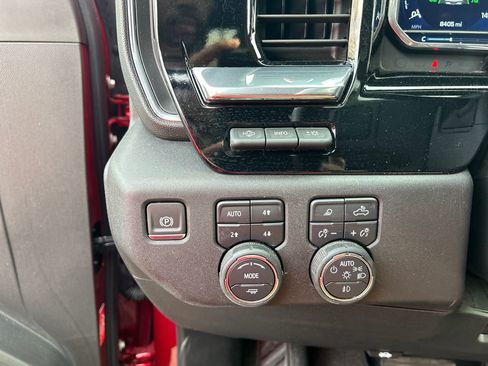 Certified 2025 Chevrolet Silverado 2500 High Country w/ Technology Package image 31