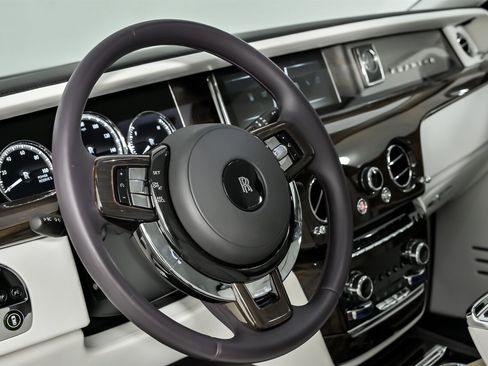 Used 2018 Rolls-Royce Phantom Sedan image 26