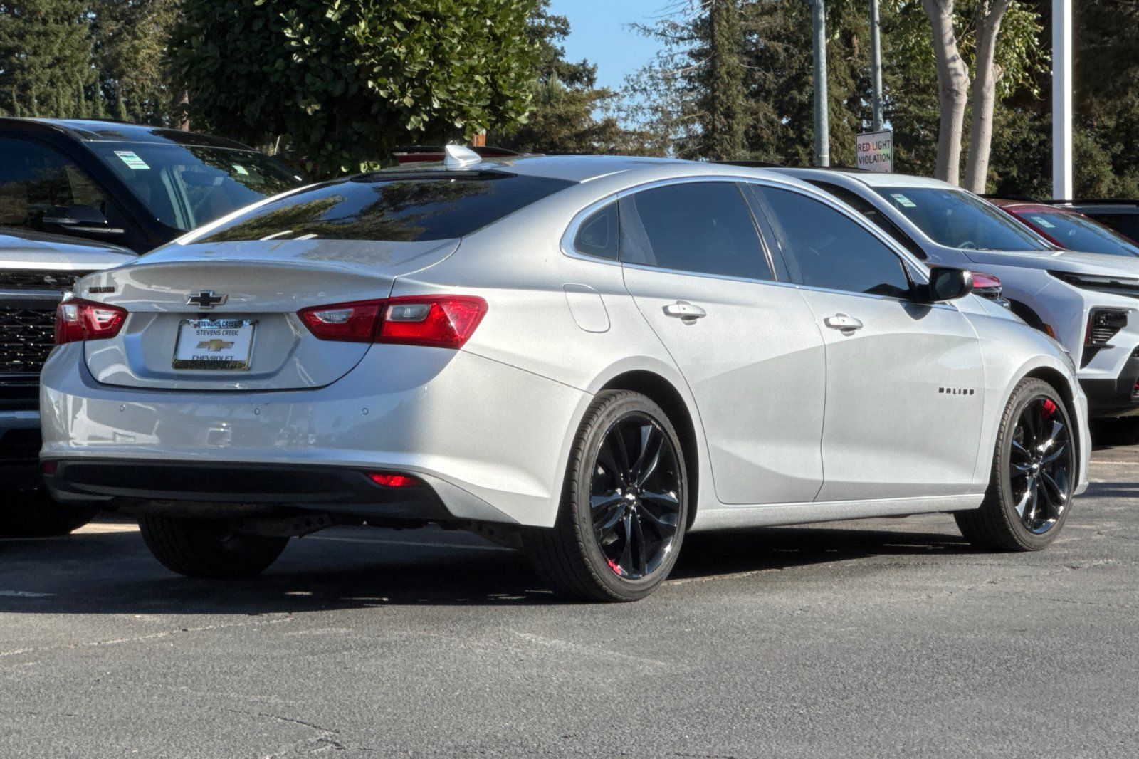 Used 2018 Chevrolet Malibu LT w/ Leather Package FWD image 5