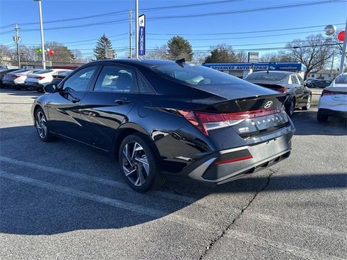 Used 2025 Hyundai Elantra Sport image 5