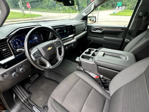 Used 2025 Chevrolet Silverado 1500 LT w/ Protection Package RWD image 6
