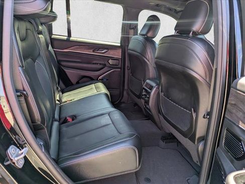 Used 2023 Jeep Grand Cherokee Overland AWD/4WD image 18
