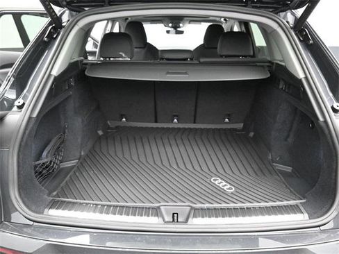 New 2025 Audi Q5 Prestige image 12