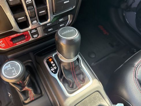 Used 2020 Jeep Gladiator Rubicon AWD/4WD image 16