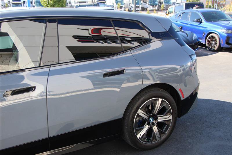 Used 2024 BMW iX xDrive50 w/ Premium Package AWD/4WD image 6
