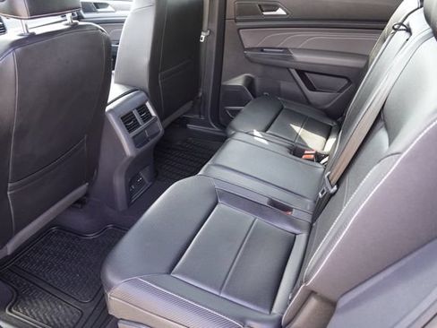 Used 2021 Volkswagen Atlas Cross Sport SE w/ Panoramic Sunroof Package FWD image 18