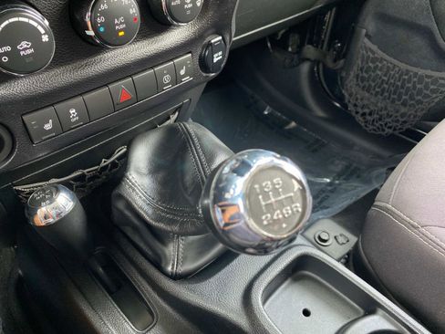 Used 2014 Jeep Wrangler Unlimited Sahara w/ Connectivity Group image 19