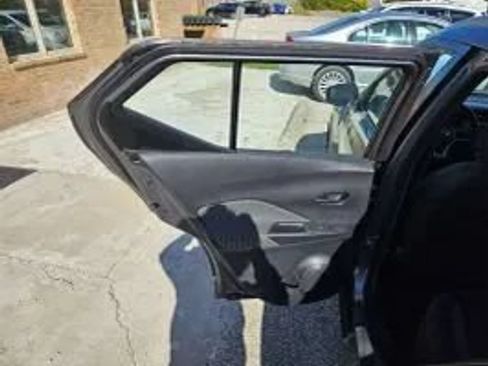 Used 2019 Nissan Kicks SV FWD image 12