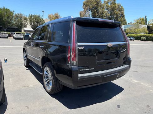 Used 2020 Cadillac Escalade Premium Luxury AWD/4WD image 4