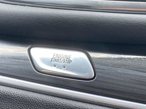 Used 2019 Buick Enclave Essence FWD image 13