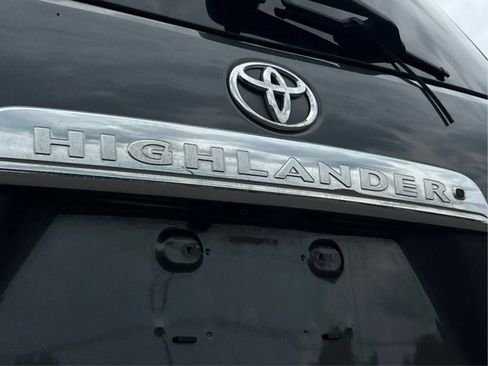 Used 2011 Toyota Highlander Limited w/ Tow Pkg AWD/4WD image 30