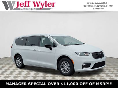 New 2026 Chrysler Pacifica Select