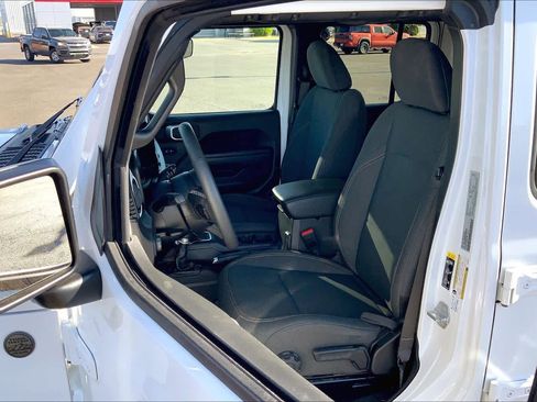 Used 2025 Jeep Wrangler Sport S image 8