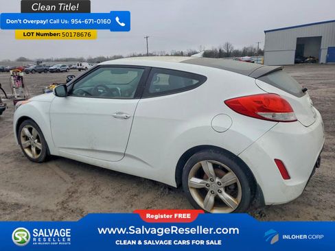 Used 2013 Hyundai Veloster FWD image 3