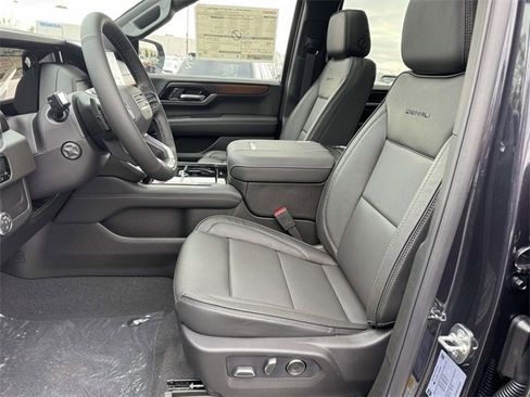 New 2026 GMC Yukon Denali image 7