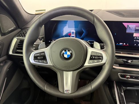 Used 2026 BMW X7 xDrive40i w/ M Sport Package image 18