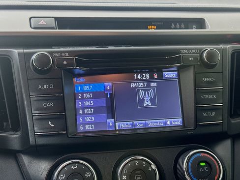 Used 2018 Toyota RAV4 LE FWD image 19