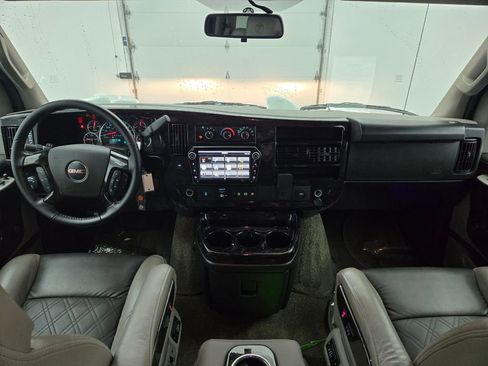 Used 2023 GMC Savana 2500 image 2