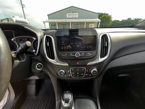 Used 2021 Chevrolet Equinox LT FWD image 19