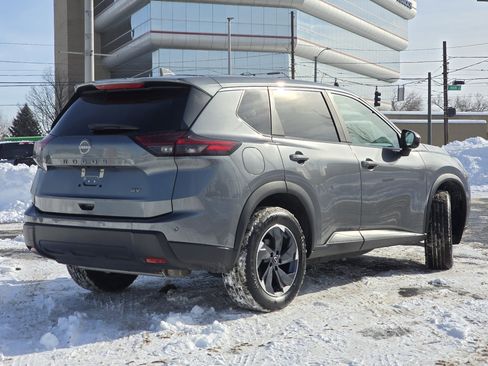 Used 2024 Nissan Rogue SV image 23