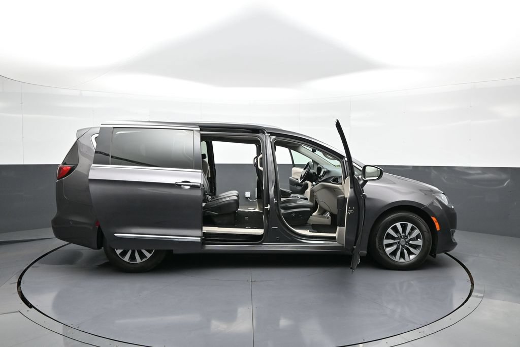 Used 2020 Chrysler Pacifica Touring-L Plus FWD image 45