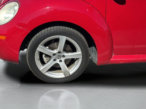 Used 2010 Volkswagen Beetle Coupe FWD image 16