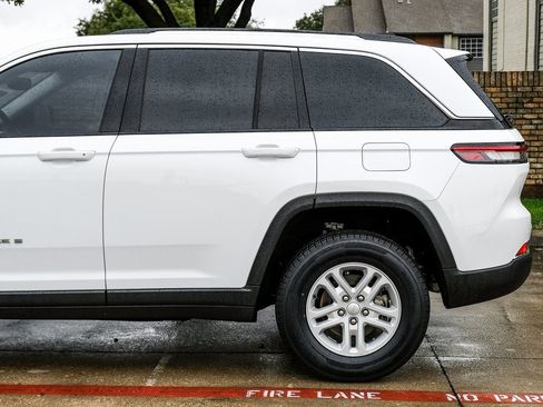 Used 2023 Jeep Grand Cherokee Laredo w/ Luxury Tech Group I image 23