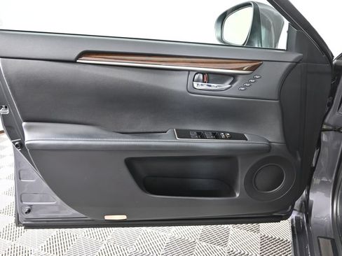 Used 2016 Lexus ES 350 w/ Navigation System Package FWD image 19
