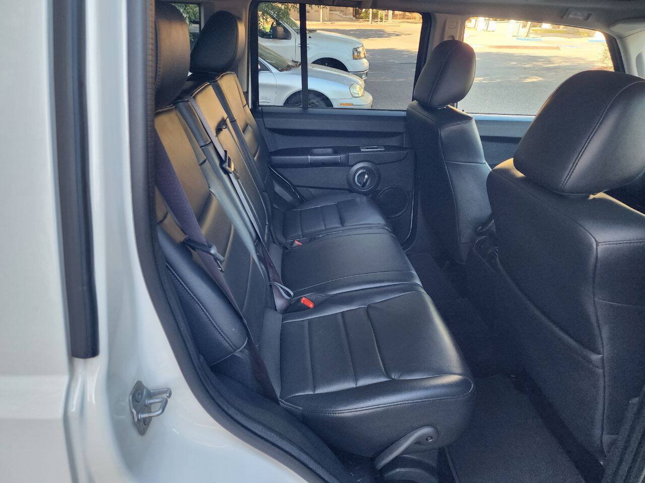 Used 2010 Jeep Commander Sport w/ Sun/Sound Group RWD image 17