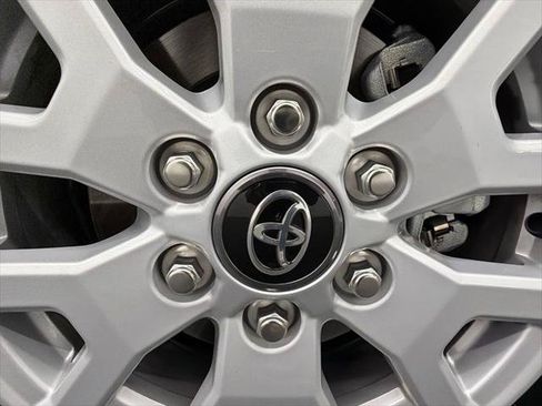 Certified 2026 Toyota Tacoma SR5 AWD/4WD image 17