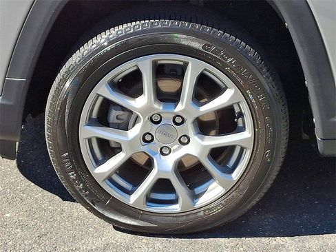 Used 2022 Jeep Compass Latitude image 8