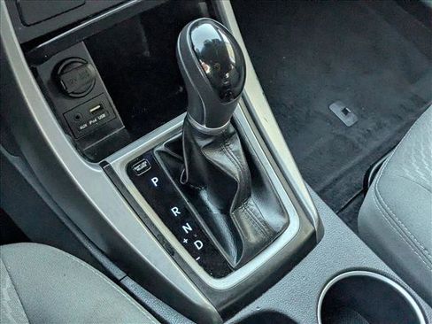 Used 2016 Hyundai Elantra SE image 12