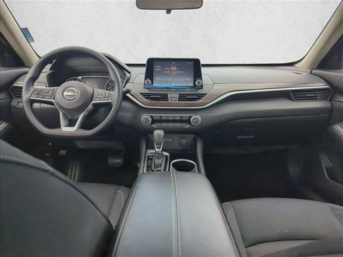 Used 2024 Nissan Altima 2.5 SV FWD image 24