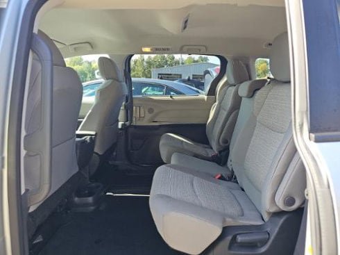 Used 2024 Toyota Sienna LE AWD/4WD image 6