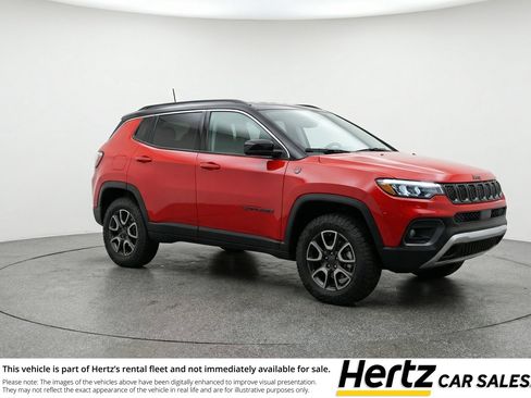 Used 2025 Jeep Compass Trailhawk AWD/4WD image 1