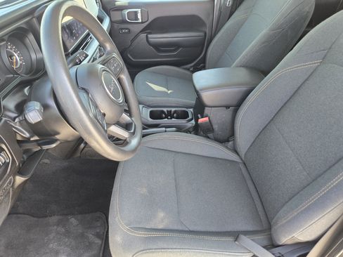 Used 2025 Jeep Gladiator Sport AWD/4WD image 13
