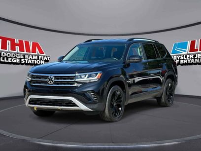 Used 2022 Volkswagen Atlas SE w/ Black Wheel Package