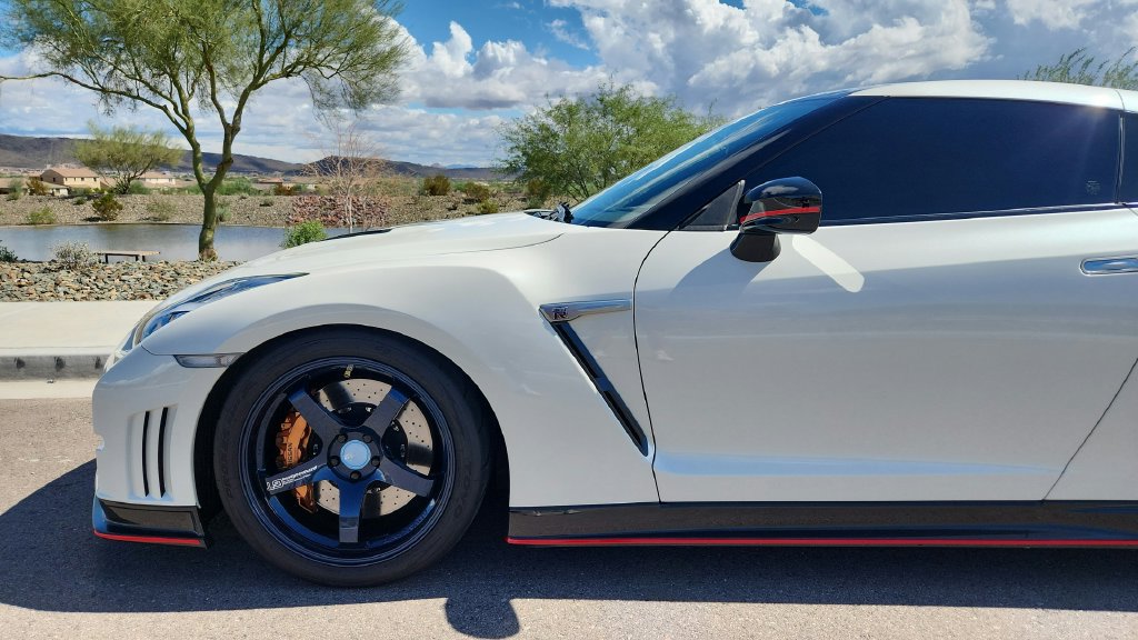 Used 2015 Nissan GT-R NISMO AWD/4WD image 2