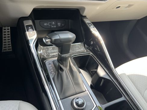 Certified 2024 Kia Sorento SX image 27