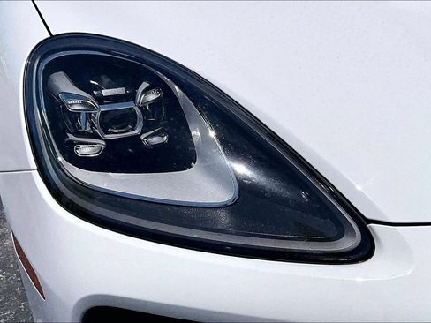 Used 2022 Porsche Cayenne AWD/4WD image 34