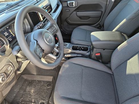 Used 2026 Jeep Wrangler Unlimited Rubicon image 8