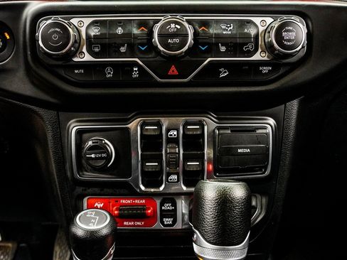 Used 2021 Jeep Wrangler Unlimited Rubicon image 25