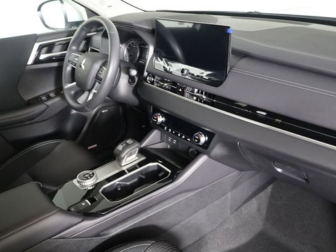 New 2026 Mitsubishi Outlander ES FWD image 25