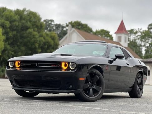 Used 2016 Dodge Challenger R/T w/ Driver Convenience Group RWD image 1