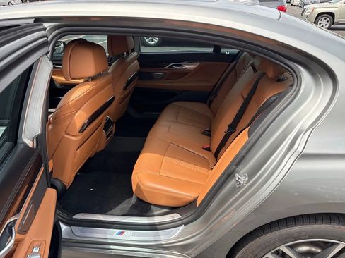 Used 2020 BMW 750i xDrive w/ Executive Package AWD/4WD image 5