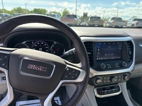 Used 2023 GMC Acadia SLT w/ Technology Package FWD image 32
