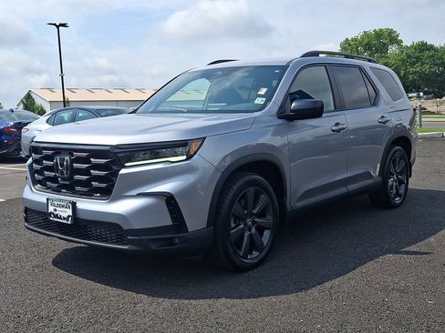 Used 2023 Honda Pilot Sport image 3