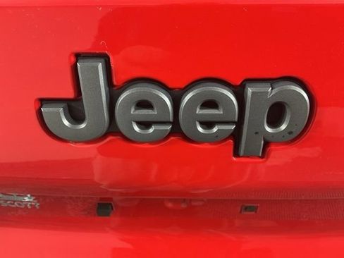 Used 2019 Jeep Cherokee Trailhawk AWD/4WD image 24